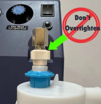 Do not overtighten the knob to avoid damage to the threads